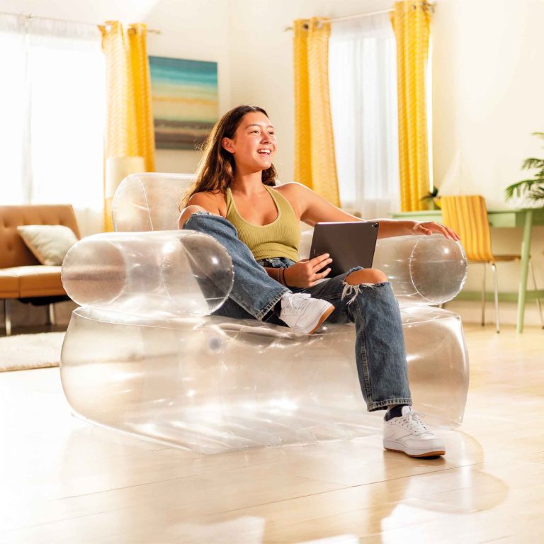 Прозоре надувне крісло з підлокотниками