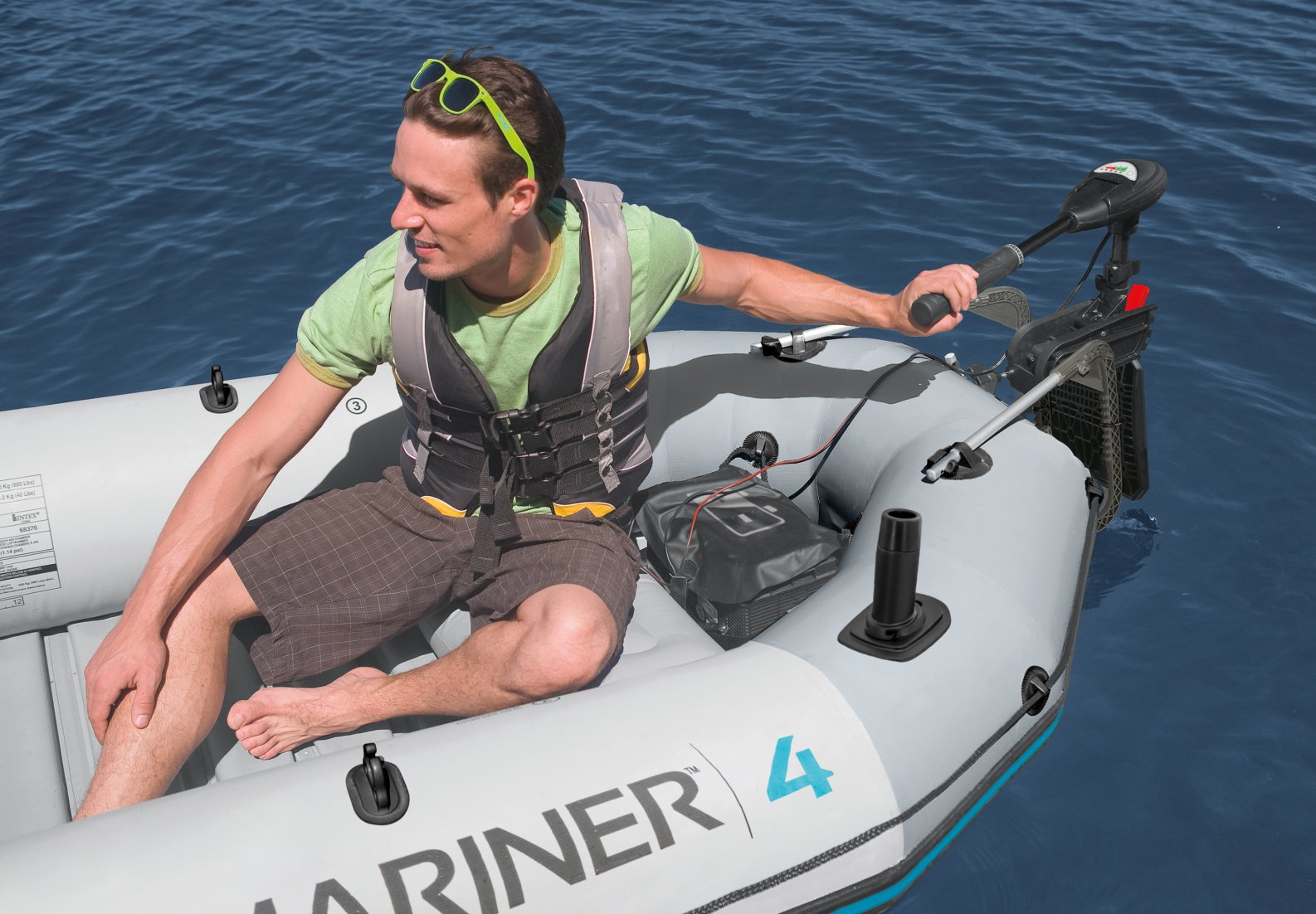 Тролінговий двигун з транцевим кріпленням