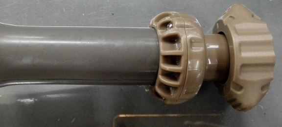 Вхідний/вихідний патрубок (діаметром 37,4 х 115 мм) бази керування СПА з гайкою, хакі