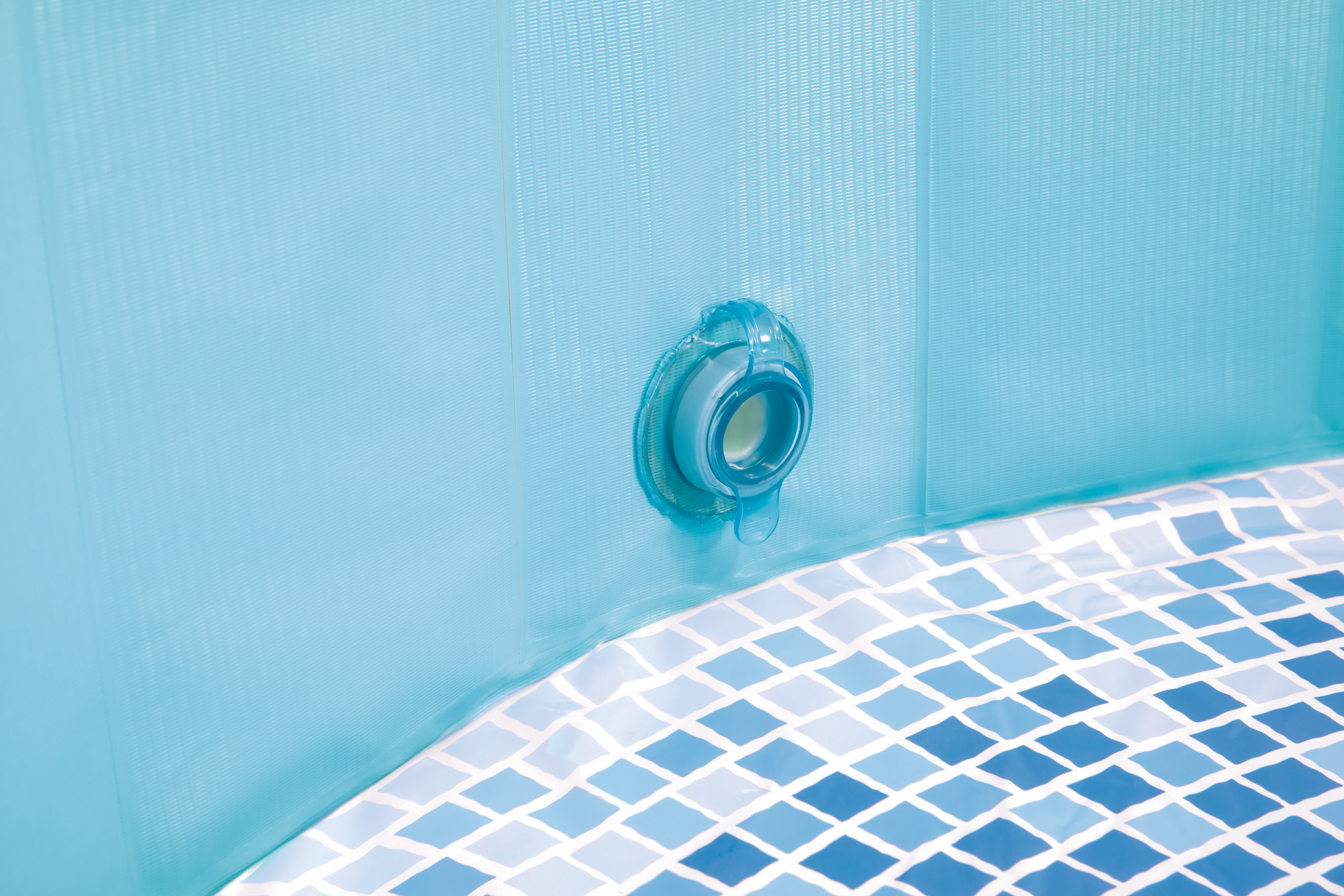 Круглый бассейн сложен для домашних животных